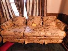 84"x 24"x 37" Blended cotton felt floral print couch