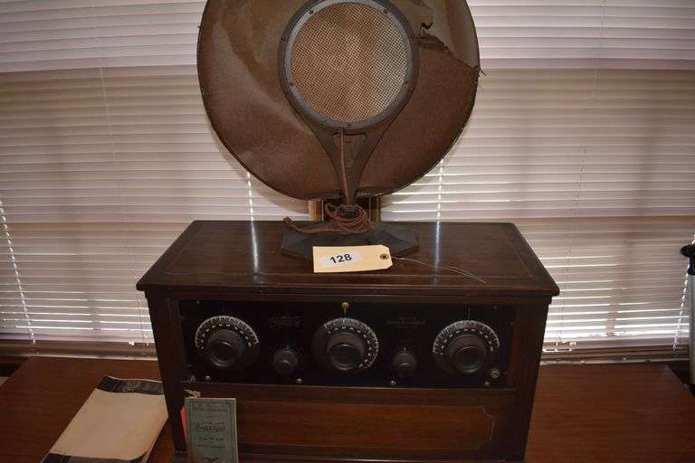 Antique chelsea super 5 tube radio