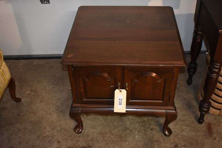 24" x 23" x 24" solid wood end table