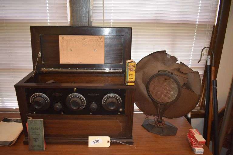 Antique chelsea super 5 tube radio