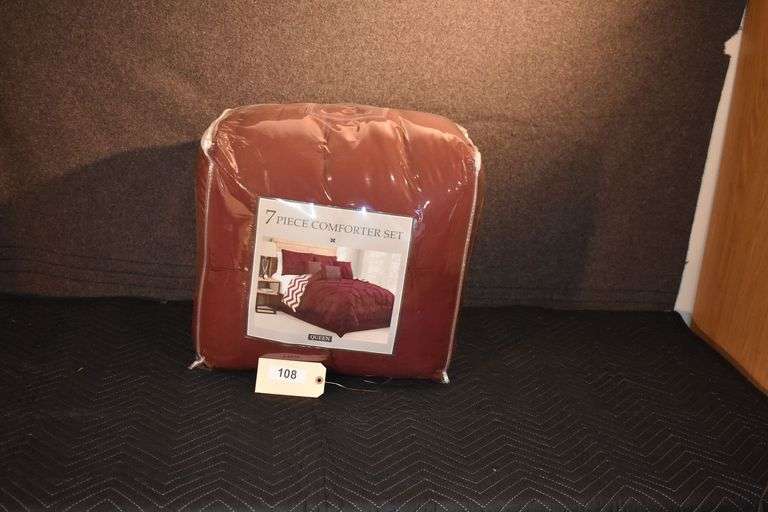 Queen size 7pc comforter set