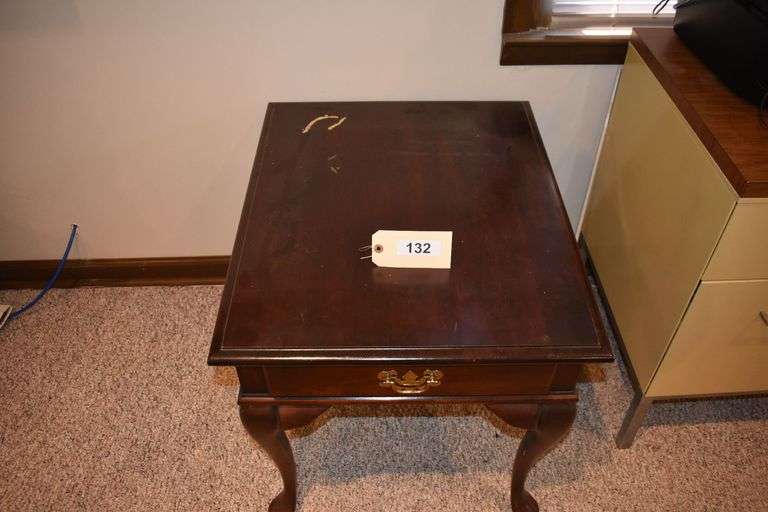 22"x22'x27" end table