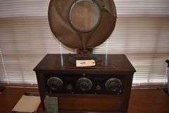 Antique chelsea super 5 tube radio
