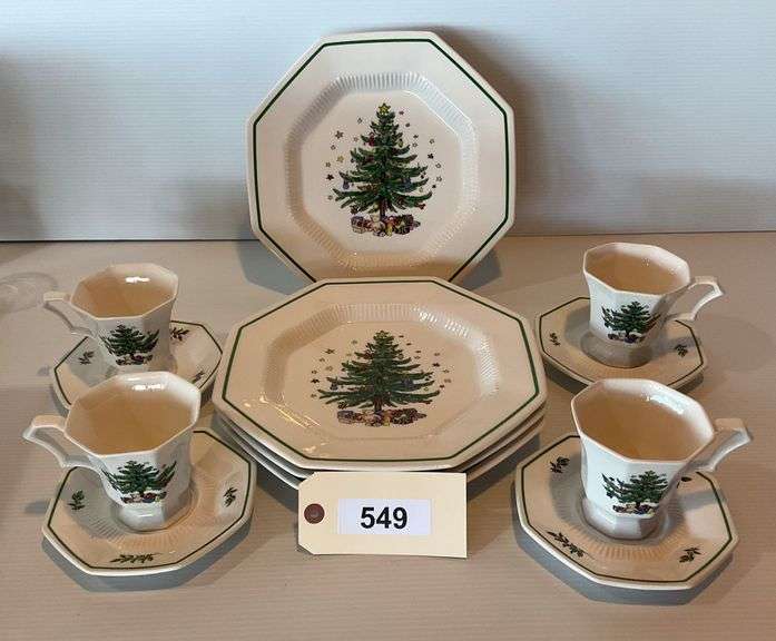 NIKKO Christmas Time Dinnerware, 4 Dinner Plates, 4 Cups & Saucers image