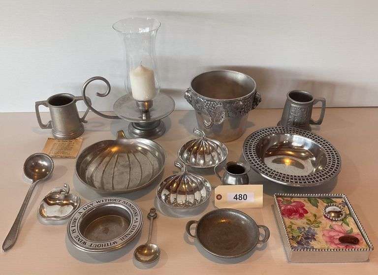 Assorted Alternative Metal Décor image