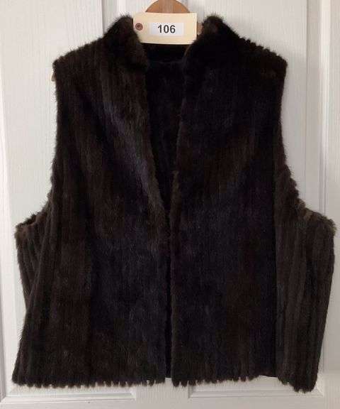 Ranch Mink Vest, Size M-L From Henig Furs (The Vest Was Previously A Jacket. The Removed Sleeves Are With The Vest) image