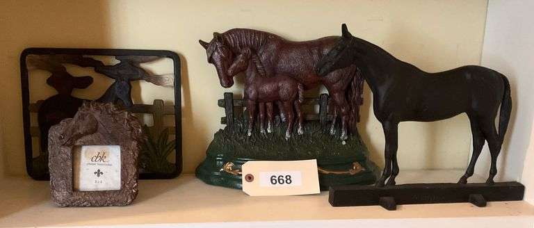 Iron And Other Metal Horse Décor image