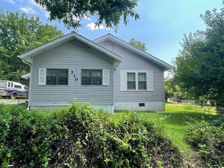 Real Estate - 310 Light Street, Paragould, AR