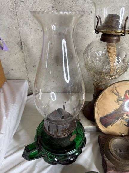 Vintage Oil Lamps & Decorative Collectibles