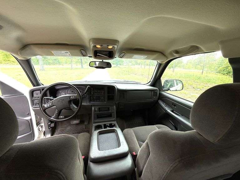2007  Chevrolet  Silverado 1500 LS Extended Cab White Chevrolet Silverado 1500 Extended Cab Pickup Truck 8 Cylinder Engine