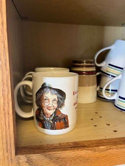 7 Mugs, 2 Sifters, 3 Measuring Cups & Pyrex Glassware