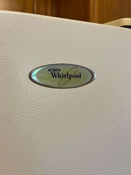 Whirlpool 21 Cu. Ft. Top-Freezer Refrigerator Model ET1CHMXKQ06- Works Great!