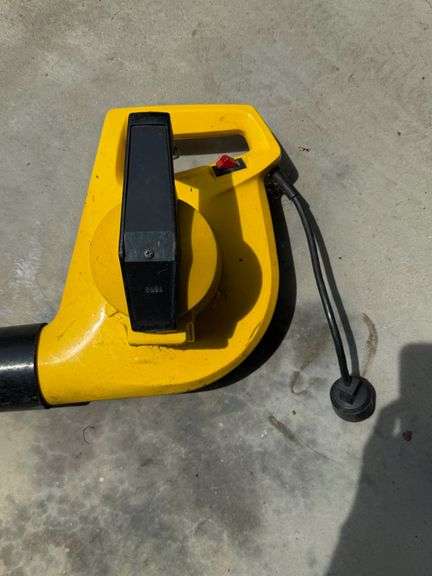 2 Blowers (electric works, gas untested), 2 Hedge Trimmers (1 works, 1 untested)