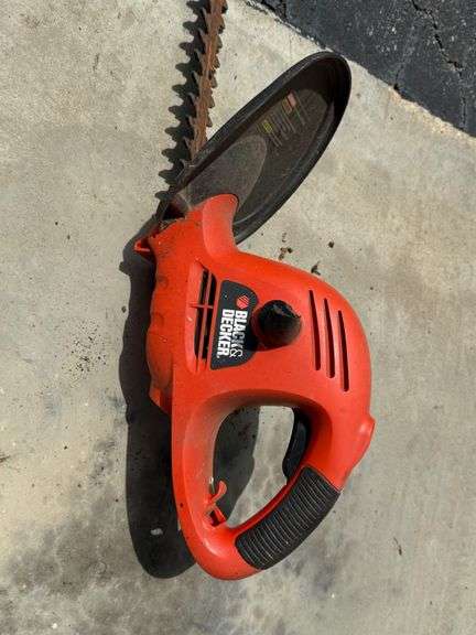 2 Blowers (electric works, gas untested), 2 Hedge Trimmers (1 works, 1 untested)