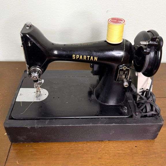 Singer Spartan 192K Vintage Electric Sewing Machine (c. 1960)