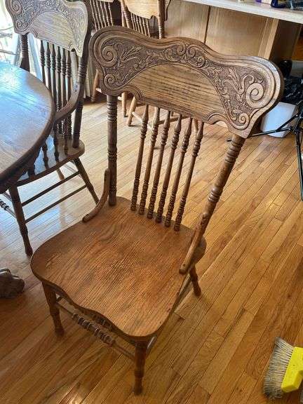 Solid Oak Dining Table w/ 6 Pressed-Back Chairs – Claw Foot Pedestal Base