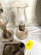 Vintage Oil Lamps & Decorative Collectibles