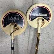 2 Metal Detectors