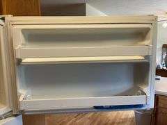 Whirlpool 21 Cu. Ft. Top-Freezer Refrigerator Model ET1CHMXKQ06- Works Great!