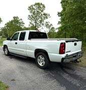 2007  Chevrolet  Silverado 1500 LS Extended Cab White Chevrolet Silverado 1500 Extended Cab Pickup Truck 8 Cylinder Engine