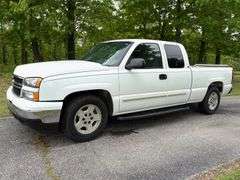 2007  Chevrolet  Silverado 1500 LS Extended Cab White Chevrolet Silverado 1500 Extended Cab Pickup Truck 8 Cylinder Engine