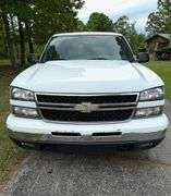 2007  Chevrolet  Silverado 1500 LS Extended Cab White Chevrolet Silverado 1500 Extended Cab Pickup Truck 8 Cylinder Engine