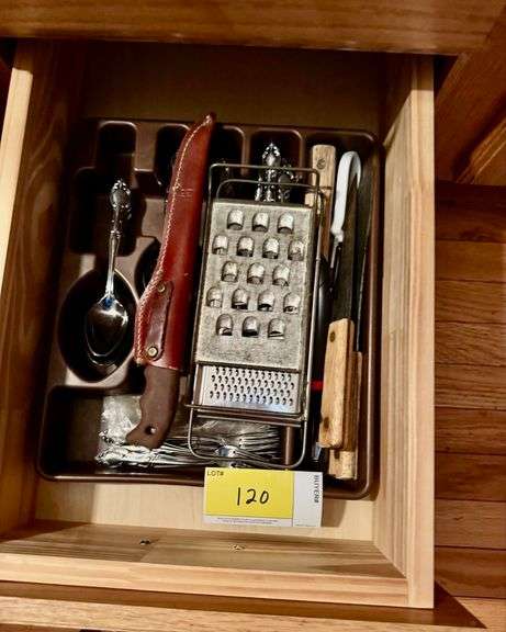 Contents of 4 Kitchen Drawers