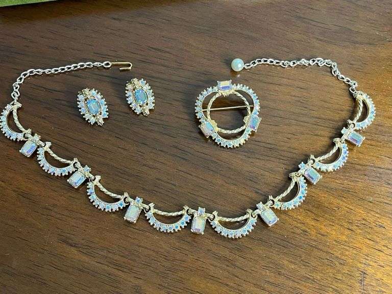 Vintage 1950s Aurora Borealis Blue Rhinestone Parure Jewelry Set in Original Velvet Box Box