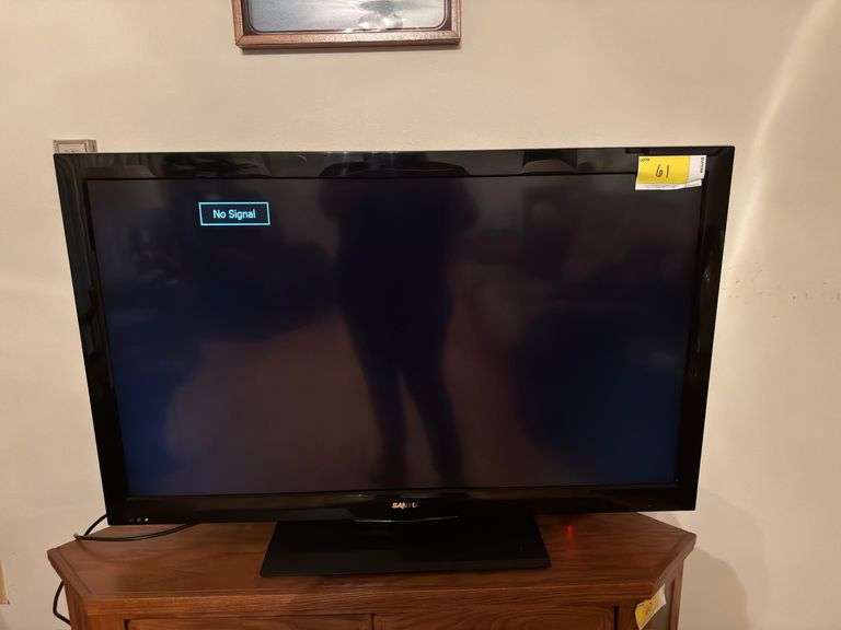 SANYO Flat Screen TV- WORKS!