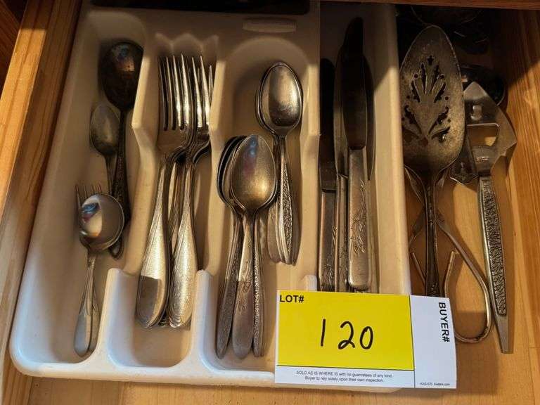 Contents of 4 Kitchen Drawers