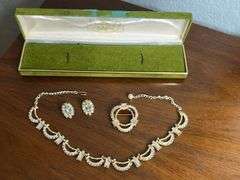 Vintage 1950s Aurora Borealis Blue Rhinestone Parure Jewelry Set in Original Velvet Box Box