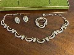 Vintage 1950s Aurora Borealis Blue Rhinestone Parure Jewelry Set in Original Velvet Box Box