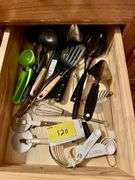 Contents of 4 Kitchen Drawers