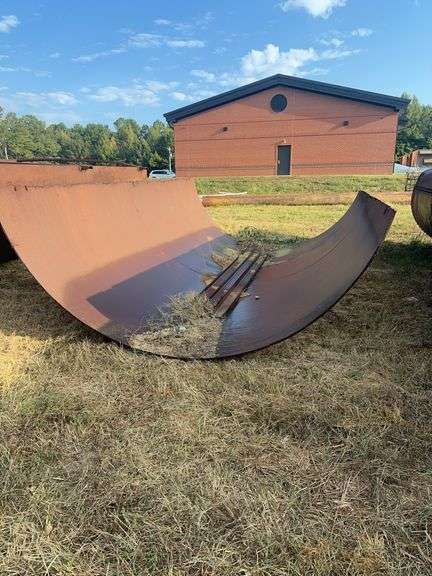 17’ 9” x 10’ steel half pipe image