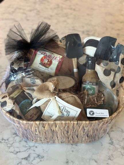 The Gourmet Entertainer Basket