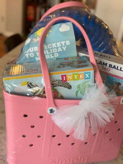 Holiday World Basket