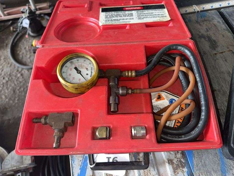 Snap-On fuel injector pressure gauge set, Snap On vacuum/pressure gauge set image