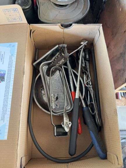 Magnetic tray, pickup tools, torch’s, solder image