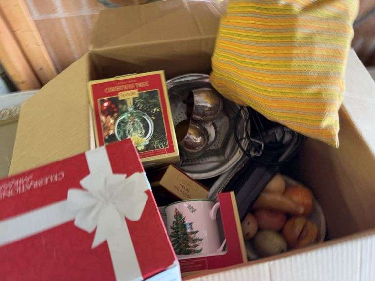 Spode ornaments, ceramic fruit, pot image