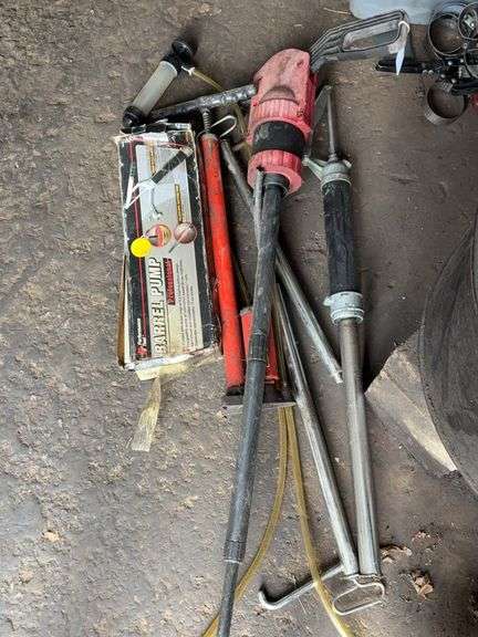Barrel pumps, tire pump image