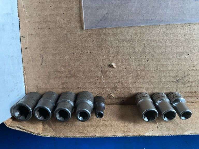 5 Napa NBT sockets and 3 Snap-On image