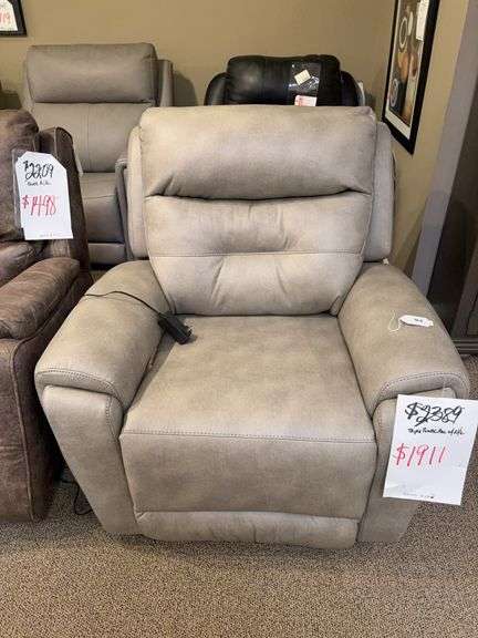 TRIPLE POWER RECLINER W/ SOUTHERN MOTION image