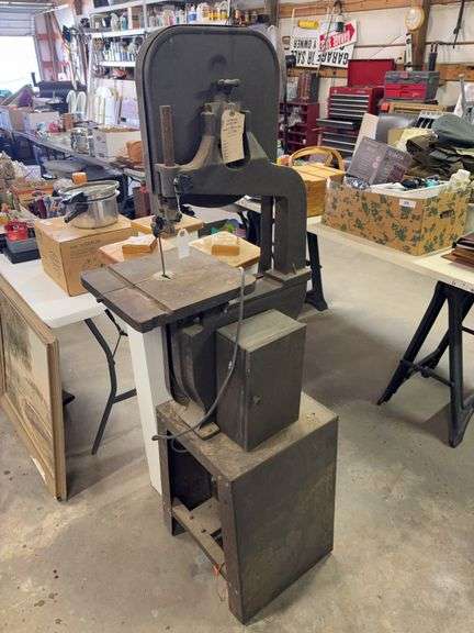 Buffalo 14” vertical wood cutting bandsaw image