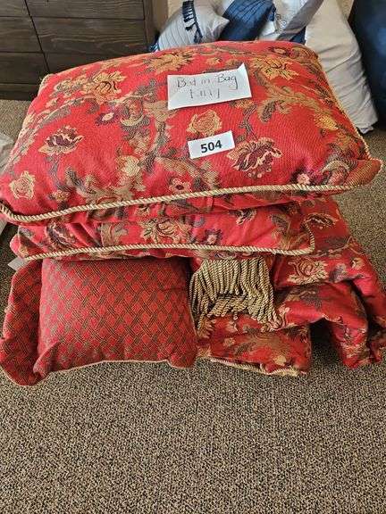 KING SPREAD, 5 PILLOWS image