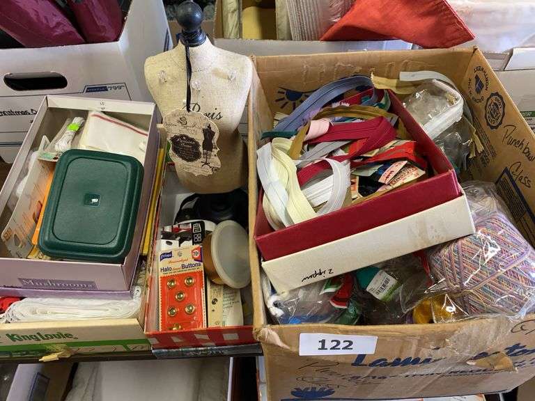 Sewing accessories image