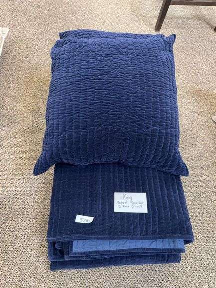 King size velvet coverlet, two euro pillows image