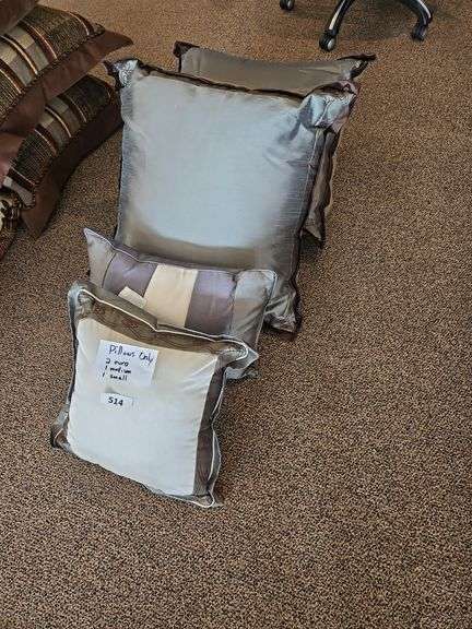 BED PILLOWS, 2 EURO, 1 MED, 1 SMALL image