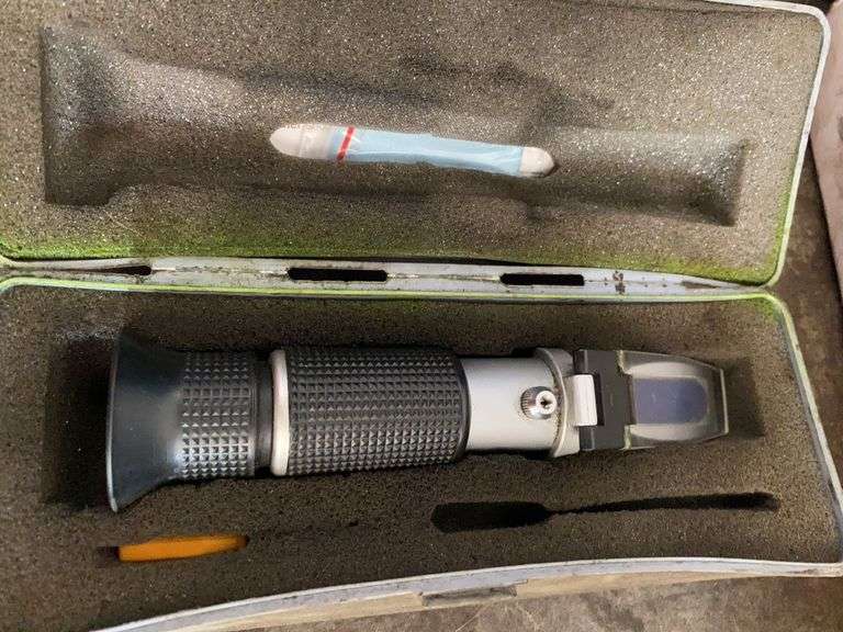 Portable Refractometer/Anti-Freeze Tester image
