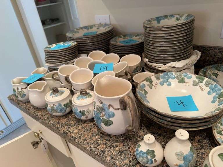 Large set of Metlox dishes “Poppy Trail” pattern image