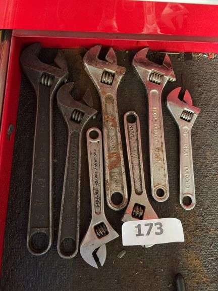 Adjustable wrench’s image